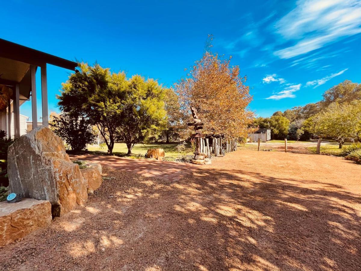 Grape Juice Retreat Rustic Romantic Gateway 5Mins To Beaches & Town Margaret River Exterior photo